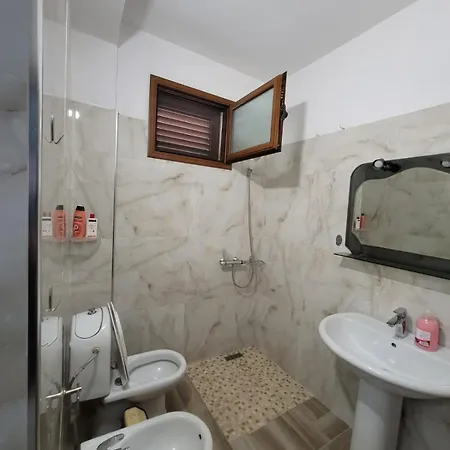 Private Room On A Shared Apartament Near Durres Beach Exterior photo